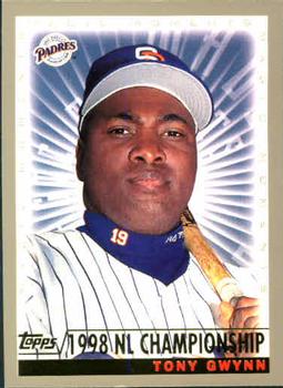 #240d Tony Gwynn - San Diego Padres - 2000 Topps Baseball