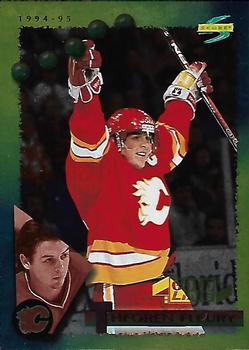 #69 Theoren Fleury - Calgary Flames - 1994-95 Score - Gold Line Hockey