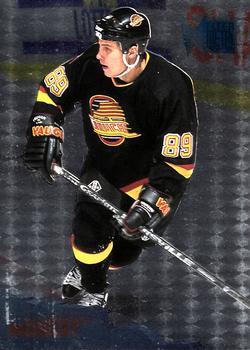 #153 Alexander Mogilny - Vancouver Canucks - 1995-96 Metal Hockey