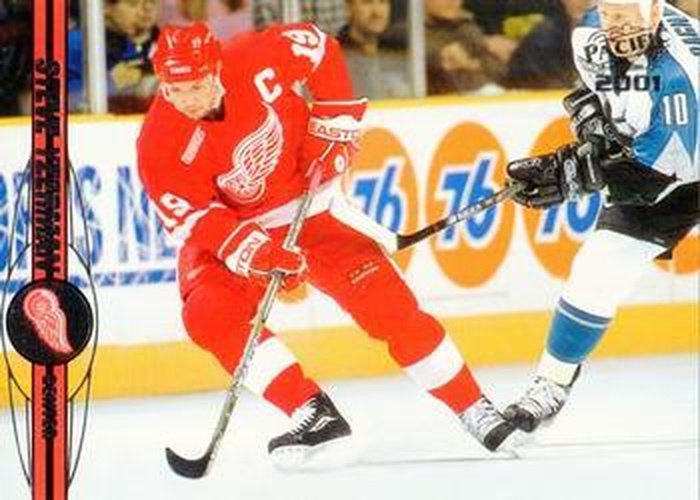 #162 Steve Yzerman - Detroit Red Wings - 2000-01 Pacific Hockey