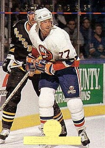 #367 Pierre Turgeon - New York Islanders - 1994-95 Leaf Hockey