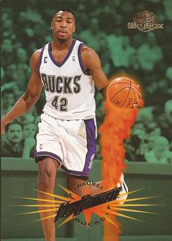 #69 Vin Baker - Milwaukee Bucks - 1995-96 SkyBox Premium Basketball