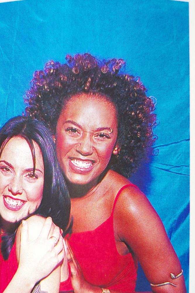 #114 Spice Girls (puzzle 2) - 1999 Panini Smash Hits Stickers