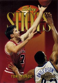 #318 Toni Kukoc - Chicago Bulls - 1994-95 SkyBox Premium Basketball