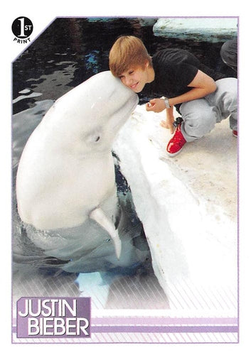 #75 Everyone wants to smooch Justin Bieber! Allua, - 2010 Panini Justin Bieber