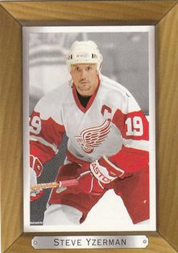#75 Steve Yzerman - Detroit Red Wings - 2003-04 Upper Deck Beehive Hockey
