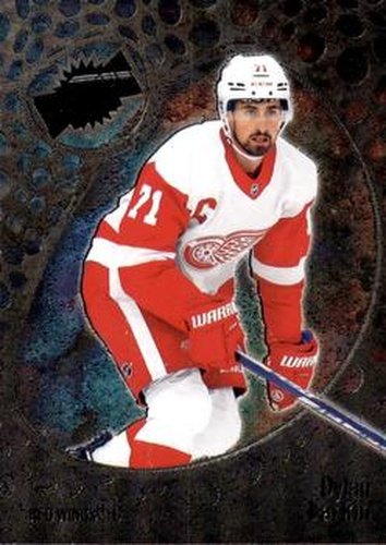 #83 Dylan Larkin - Detroit Red Wings - 2022-23 SkyBox Metal Universe Hockey