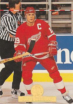 #148 Steve Yzerman - Detroit Red Wings - 1994-95 Leaf Hockey