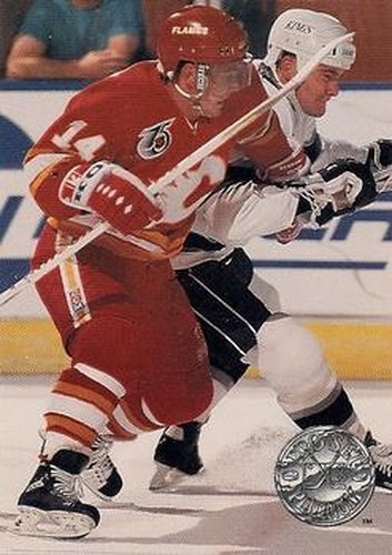 #16 Theoren Fleury - Calgary Flames - 1991-92 Pro Set Platinum Hockey