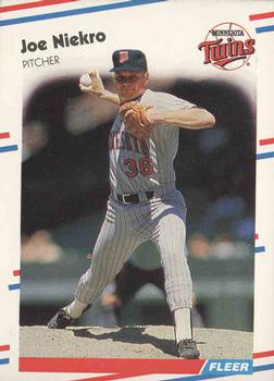 #18 Joe Niekro - Minnesota Twins - 1988 Fleer Baseball