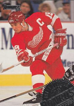 #1 Steve Yzerman - Detroit Red Wings - 1994-95 Donruss Hockey