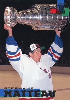 #216 Stephane Matteau - New York Rangers - 1994-95 Stadium Club Hockey