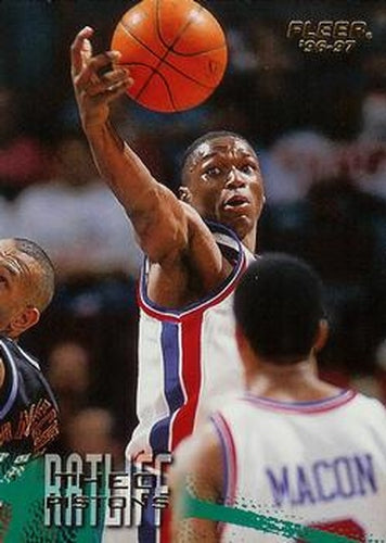 #33 Theo Ratliff - Detroit Pistons - 1996-97 Fleer Basketball