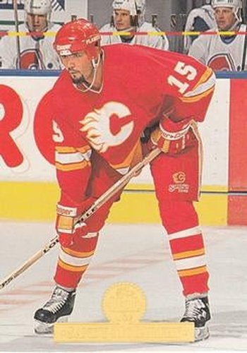 #411 Sandy McCarthy - Calgary Flames - 1994-95 Leaf Hockey