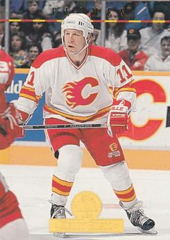 #493 Kelly Kisio - Calgary Flames - 1994-95 Leaf Hockey