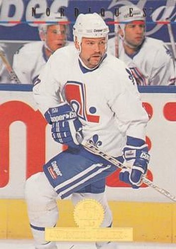 #542 Wendel Clark - Quebec Nordiques - 1994-95 Leaf Hockey