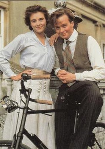 #30 Indy and Vicky hire bikes in Oxford. As they - 1992 Pro Set Young Indiana Jones