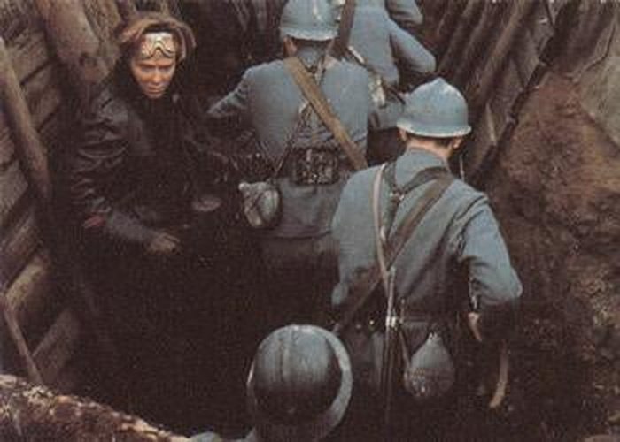 #53 Indy sprints through the trenches to find Co - 1992 Pro Set Young Indiana Jones