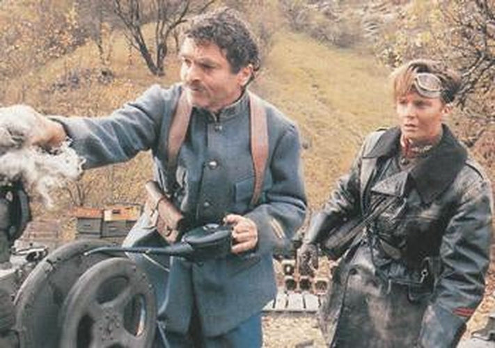 #57 Sergeant Jean DeMille explains the basic 105 - 1992 Pro Set Young Indiana Jones